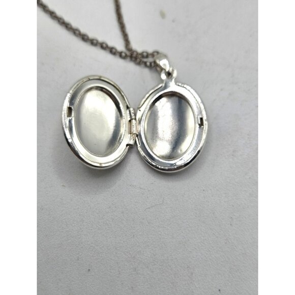 Silver Tone Oval Locket With Floral Design & Chain - Picture 3 of 5